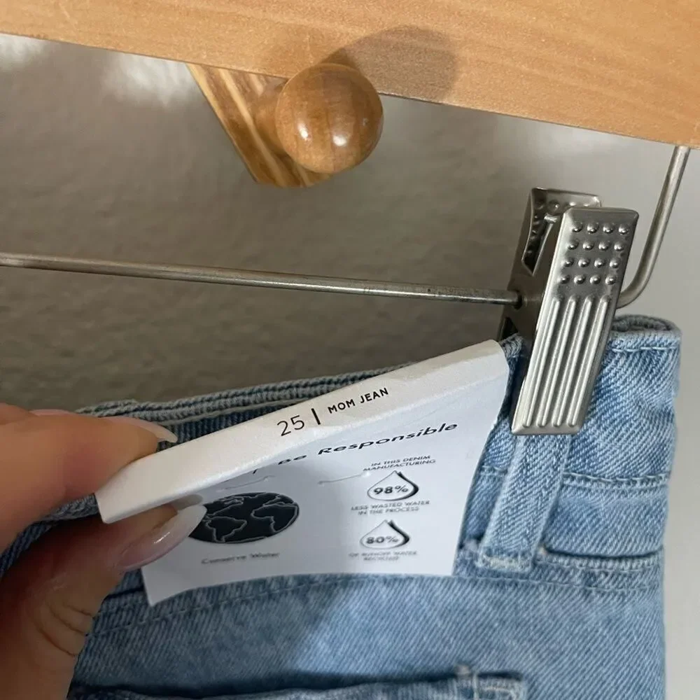 BP. Light Wash Mom Jeans size 25